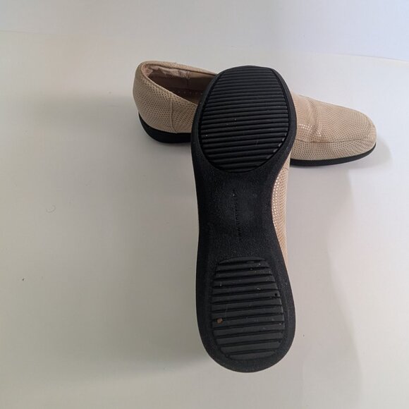 Trotters Women's Jenn Mini Loafer, gold/beige color, size 8.5 slim - Picture 4 of 7